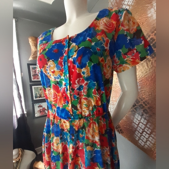 Vintage Floral Multicolor Midi Dress - Picture 9 of 16